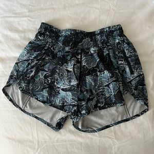 Lululemon Tracker Low Rise Shorts Size 8